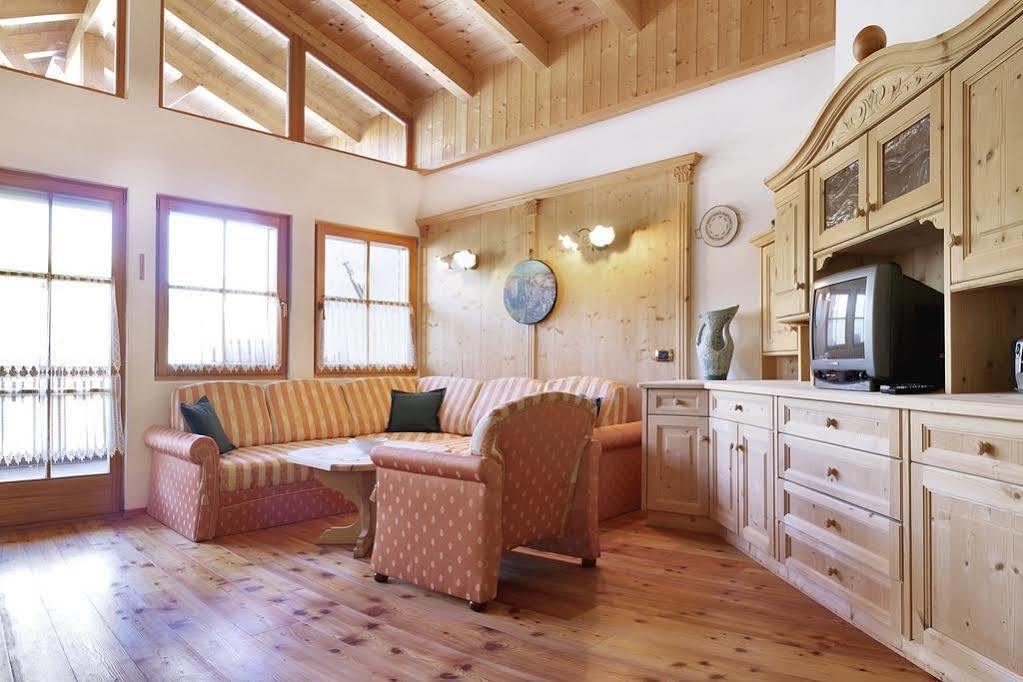Chalet Ciasa Tino & Sara - Belaval Apartments كورفارا إنْ بادِيا المظهر الخارجي الصورة